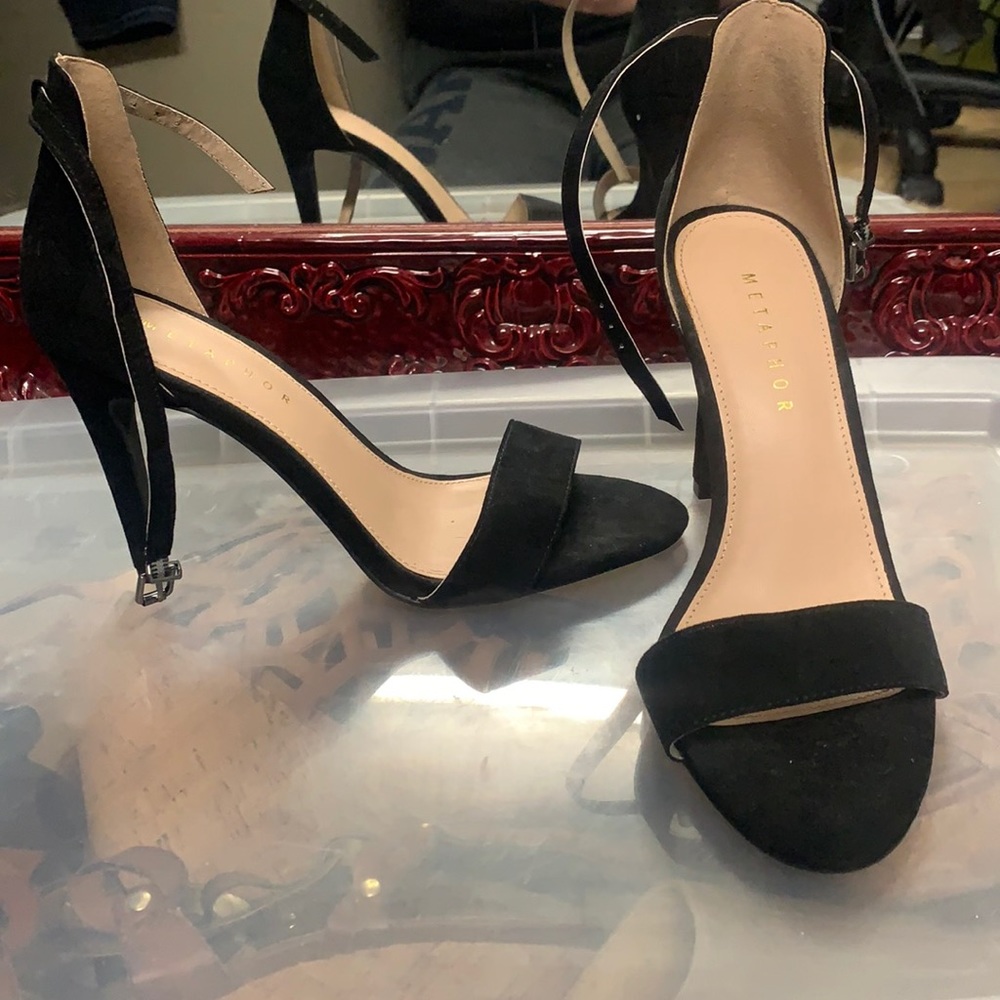 Metaphor Size 7.5 black heel